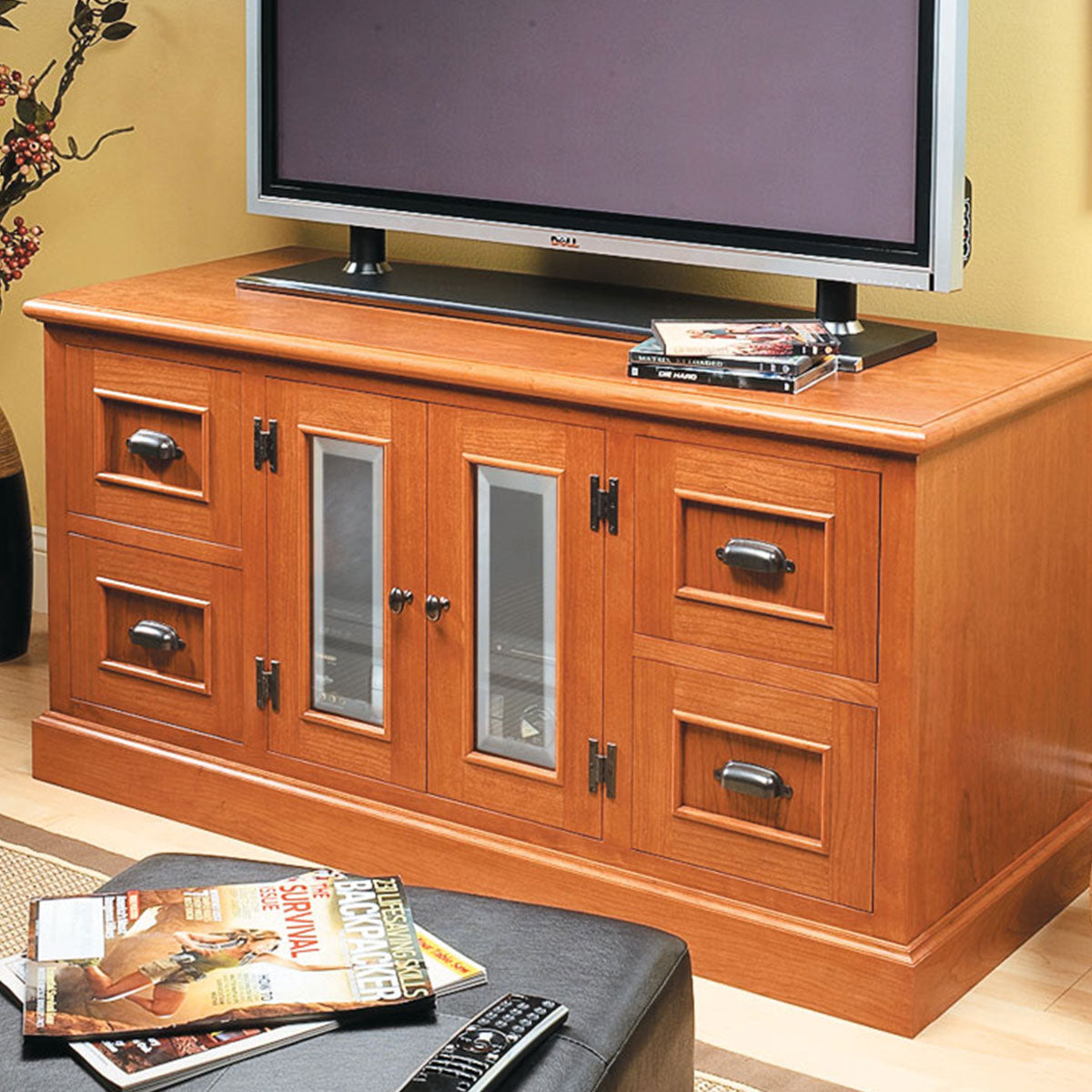 Woodsmith Flat-Screen Media Center Plan