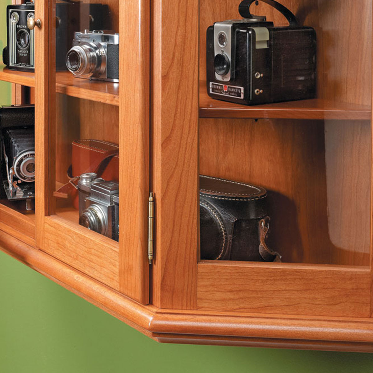 Woodsmith Elegant Curio Cabinet Plan