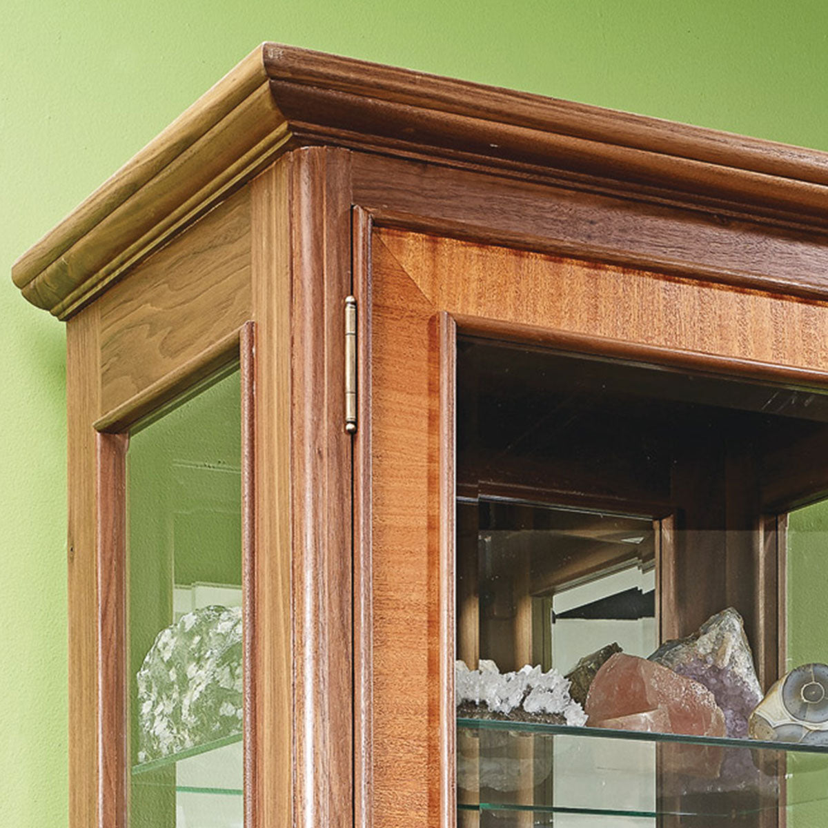 Woodsmith Glass Tower Display Cabinet Plan